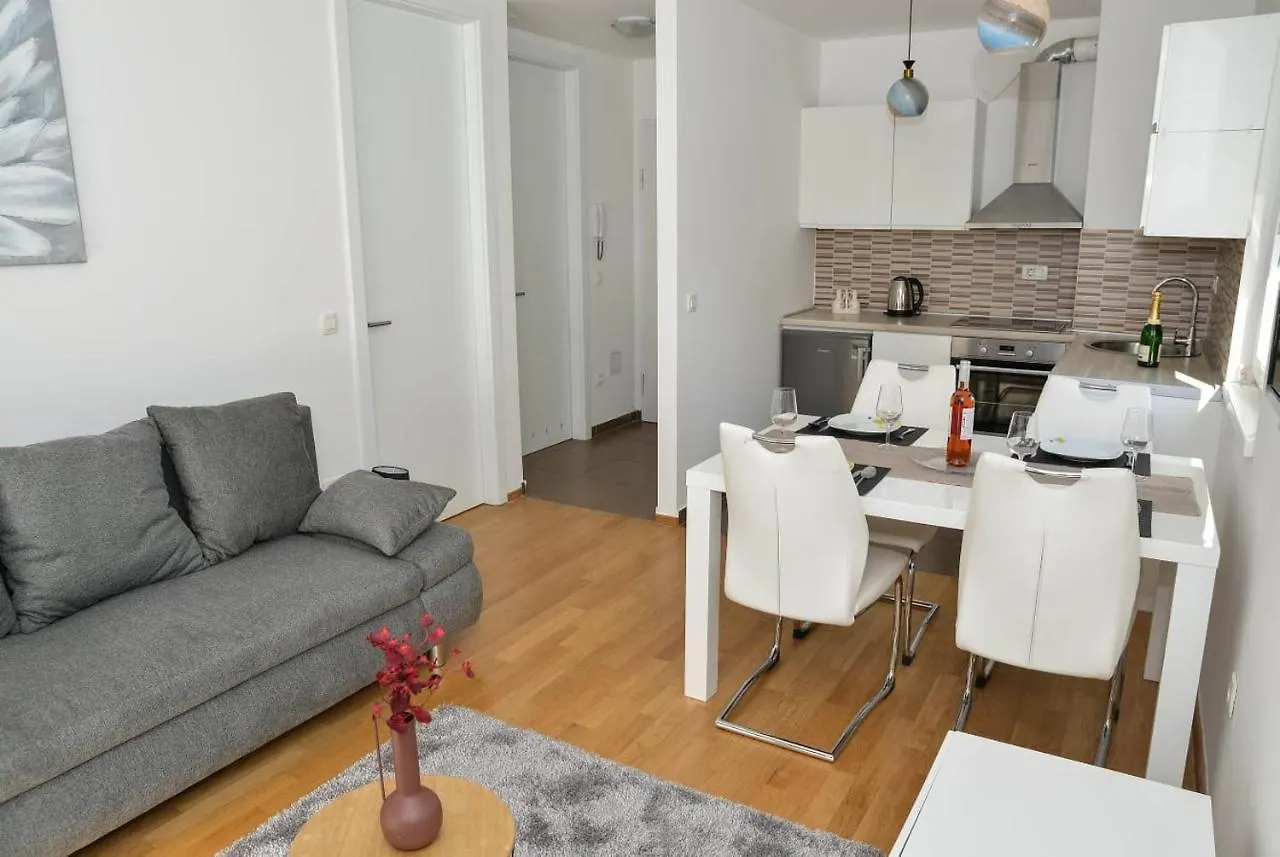 Apartment Leon Sa Privatnim Parkingom Zadar 0*,  Croatia