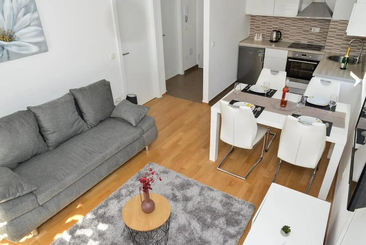 Apartment Leon Sa Privatnim Parkingom Zadar